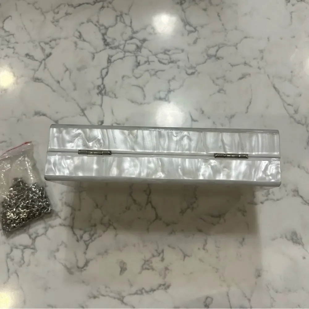 Mrs. White Marble Style Bridal Clutch w/‎ Chain